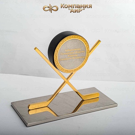 Настольный сувенир ХК Лада ручной работы № 36043 - мастера Златоуста